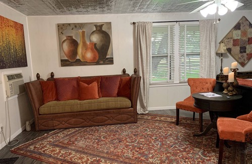 Fredericksburg Cottage | Escape from it all; Romantic Country Getaway; Sleeps 2