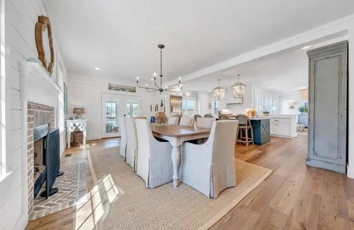 Moneta House | Escape Paradise! Gentle slope to the water, firepit, water skis, paddleboards