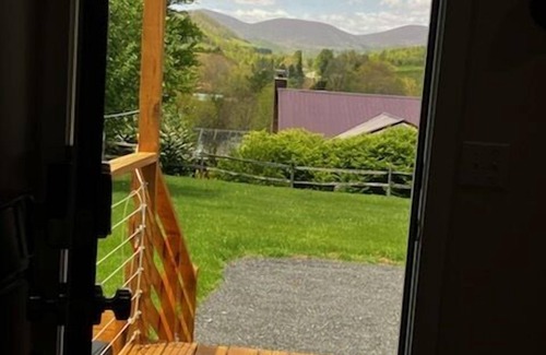 West Jefferson Cabin | Escape the Everyday - Find Peace in the High-Country This Sept @PetiteRetreat