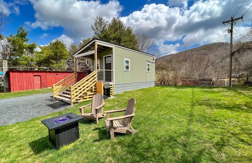 West Jefferson Cabin | Escape the Everyday - Find Peace in the High-Country This Sept @PetiteRetreat