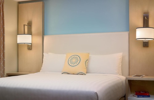 Westlake Hotel | Escape the Hustle and Bustle! Kitchen, Free Parking, Onsite Pool