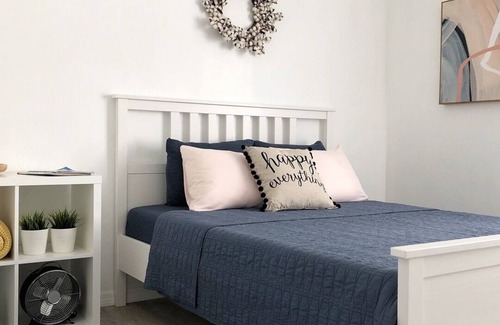 Kingswood House | Escape the Tourists! Lots of space.