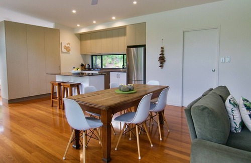 Skinners Shoot Villa | Escape the world, relax and unwind at The Lily Pad at Byron. Ideal for couples.
