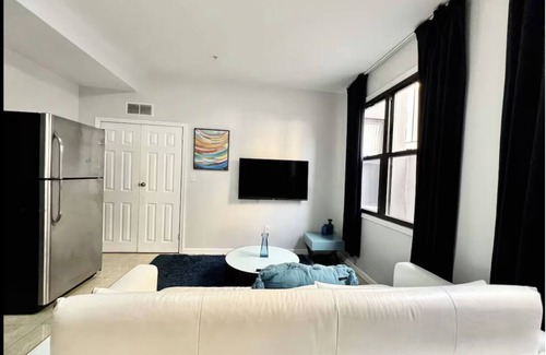 Chinatown Apartment | Escape to 2bd Apt with great Location!