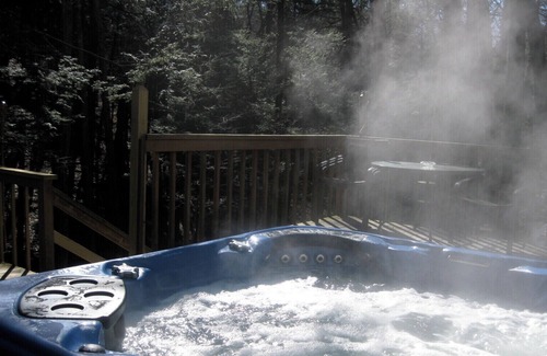Bushkill House | Escape to a BEAUTIFUL Secluded, Streamfront w/HOT TUB-Private Lake Community