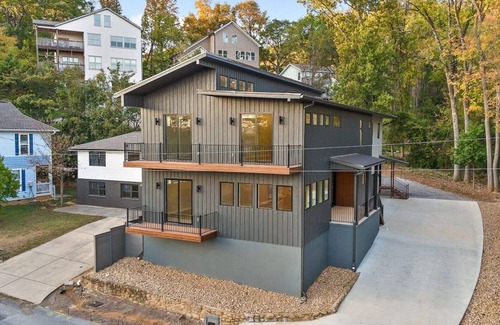 Northside House | Escape to a brand-new, luxurious haven nestled among the trees, offering the perfect blend of tranquility and city convenience. This stunning, modern home is centrally located, placing you just minutes from all of Chattanooga's attractions.