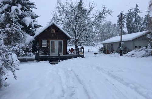 Odell Cabin | Escape to a serene retreat nestled on a 2 acre lavender farm in Hood River, OR
