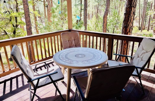 Strawberry Cabin | Escape to a world of Komfort in our Kozy 2 Bedroom 1 Bathroom Kabin