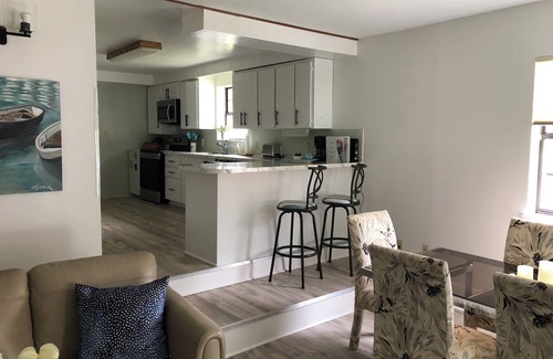 Melrose House | Escape to Beautiful Lake Lily