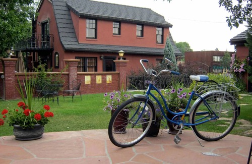 Cody Hotel | Escape to Cozy Historic Inn Offering Both Relaxation and Convenient City Access