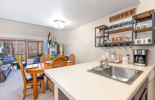 The Galena Territory House | Escape to Creekwood Pines - 2 King Beds, Near Golf, Dog-Friendly, Amenity Access