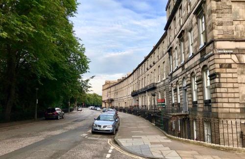 New Town Apartment | Escape to Edinburgh @ Abercromby Place