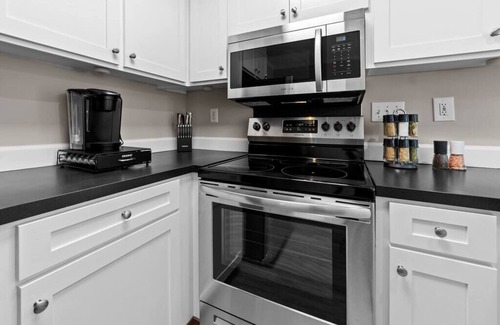 Greenville Apartment | Escape to ENC - 2 BR Townhouse