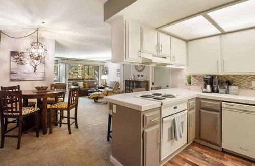 Incline Village Condo | Escape to Incline Village! Min to Beach and Skiing
