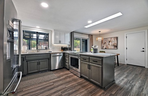 Medford House | ✨Escape to Manor Hill Haven! Accessible 2BR retreat with hot tub, modern comfort & mountain views. Perfect for families, couples & business travelers.