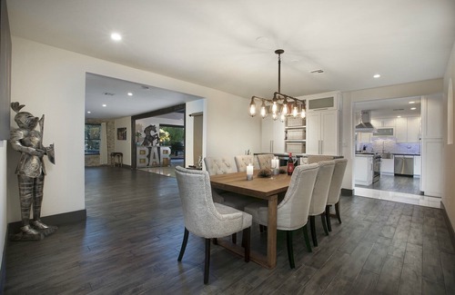 Scotch Eighty House | Escape To Modern Luxury-1.5 Miles to the Strip! Close to everything!