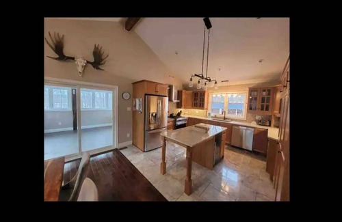 Greater Madawaska Ski Chalet | Escape to Moonshine Chalet in beautiful Calabogie, ON