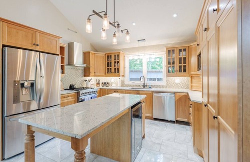 Greater Madawaska Ski Chalet | Escape to Moonshine Chalet in beautiful Calabogie, ON
