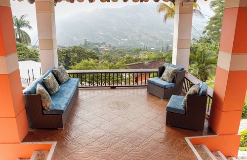 Copacabana House | Escape to Nature in Copacabana's Hidden Gem