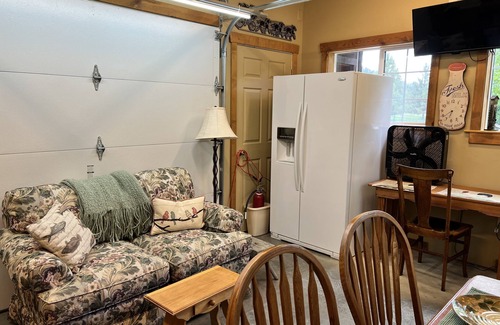 Garden Valley House | Escape to Nature in This Cozy Riverfront Cabin