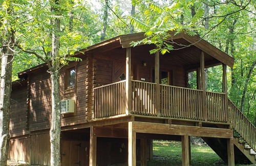 Rileyville Cabin | Escape to our cozy 2-room cabin near Shenandoah River