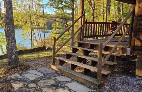 Winthrop Cabin | Escape to our cozy Winthrop cabin on Dexter Pond