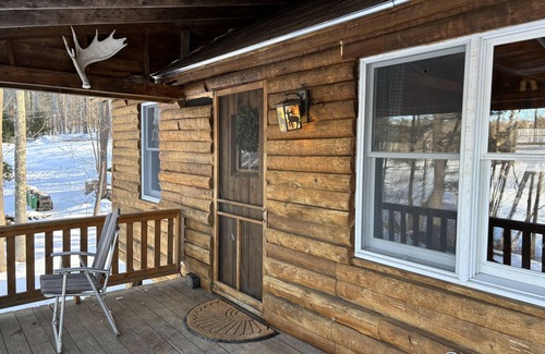 Winthrop Cabin | Escape to our cozy Winthrop cabin on Dexter Pond