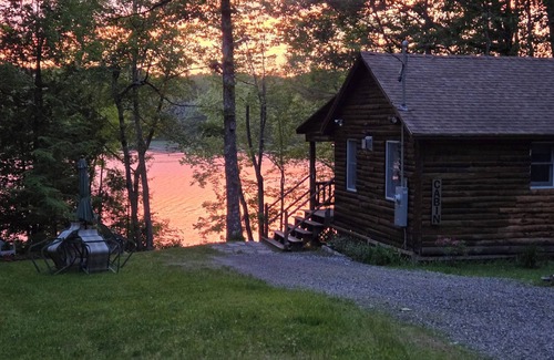 Winthrop Cabin | Escape to our cozy Winthrop cabin on Dexter Pond