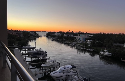 Central Sarasota Condo | Escape to Paradise: Charming 2BR Condo, Sarasota Bay - Serenity Meets City Vibes