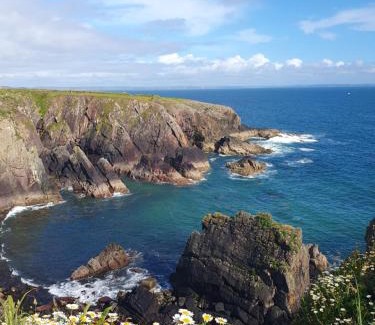 Llawhaden Villa | Escape to Pembrokeshire - charming spacious cottage