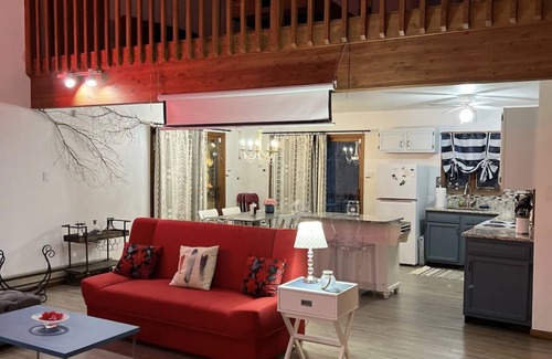 Tobyhanna House | Escape to ‘Pursue Happiness’ - Your Poconos Retreat!