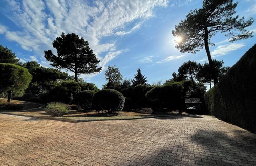 Pyla-sur-Mer Apartment | Escape to Pyla: Beach, Forest & Dune Retreat