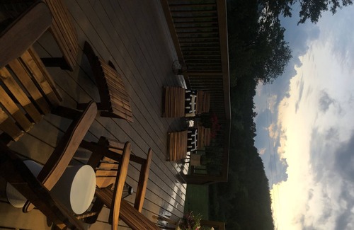 Hobart House | Escape to romantic cabin in the Catskills with breathtaking views.