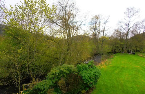 Aberfeldy Cottage | Escape to Rural Highlands Stunning Scenery, Sound of the Burn and wildlife