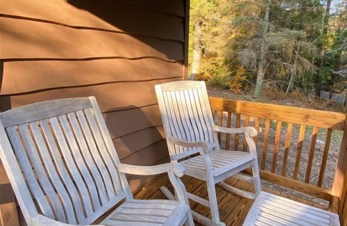 Pocono Lake Cabin | Escape to Serenity: Monthly Cottage Rental by the Stream in Pocono Lake!
