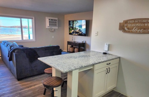 Spicer Condo | Escape to Spicer and enjoy stunning lake views from this comfortable 2-bedroom!
