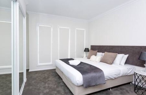Wagga Wagga Apartment | Escape to stylish comfort in this modern apartment!