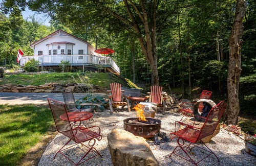 Whittier Apartment | Escape to The Canada House: Cozy Creekfront Studio Retreat with Hot Tub & Fire P