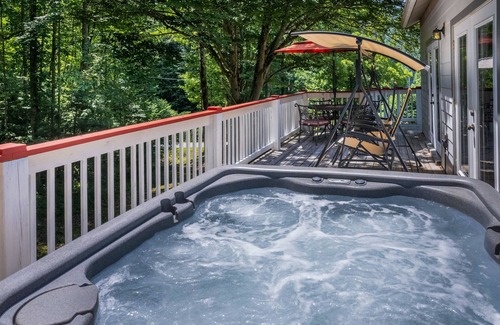 Whittier Apartment | Escape to The Canada House: Cozy Creekfront Studio Retreat with Hot Tub & Fire P