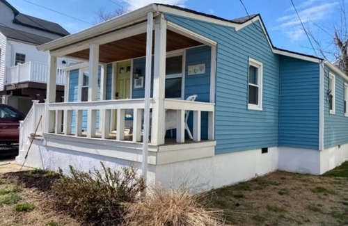 Highlands House | Escape to the charming seaside town of Highlands, New Jersey to a cozy Bungalow