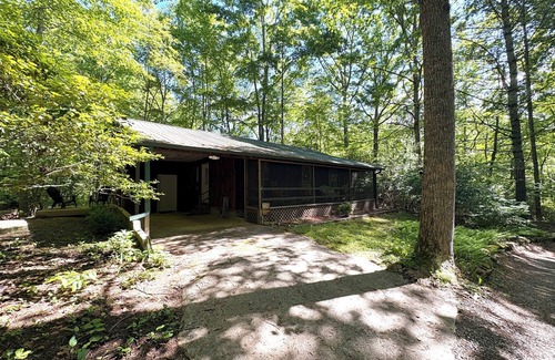Hayesville Cabin | Escape to the Hepp’s Hideaway!