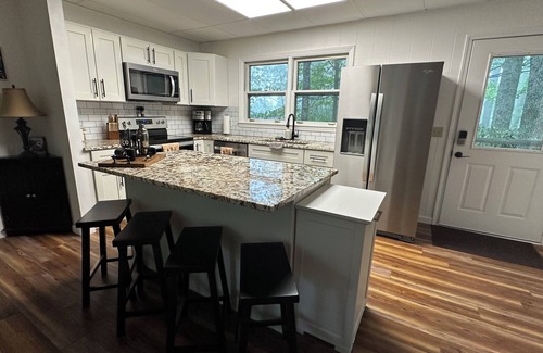 Beech Mountain Ski Chalet | Escape to the mountains with this beautiful 5-bedroom, 3-bathroom chalet.