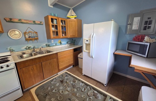 Fulton Cottage | Escape to the quiet countryside and relax at our cozy beach-themed cottage.