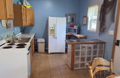 Fulton Cottage | Escape to the quiet countryside and relax at our cozy beach-themed cottage.