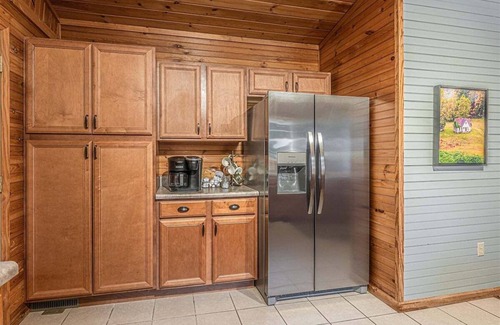 Cherokee House | Escape to the serene Diamond Creek Cabin