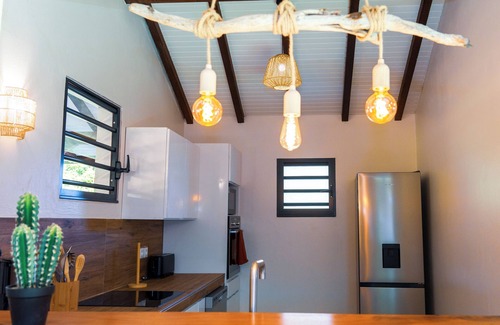 Riviere-Pilote Apartment | Escape to the VT Cosy with panoramic sea view from the bed