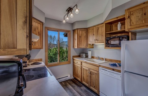 Clark Cabin | Escape to the wilderness close to fishing, hiking, and winter activities.