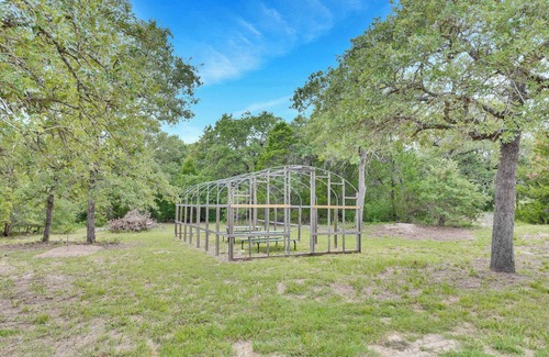 Elgin House | Escape to this beautifully remodeled farmhouse on private, open green space.