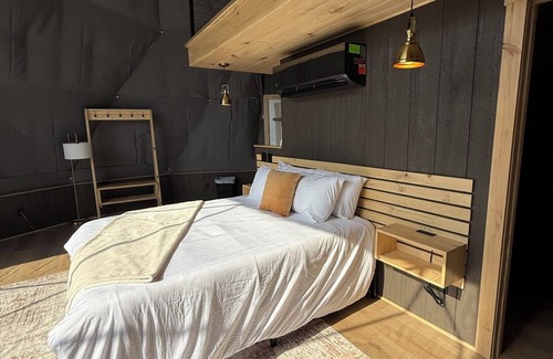 Williamstown Cabin | Escape to this glamorous camping Dome! 8 min from Ark!