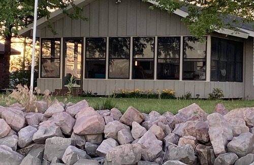 Verdi Cottage | Escape to this peaceful lakefront getaway on Lake Hendricks